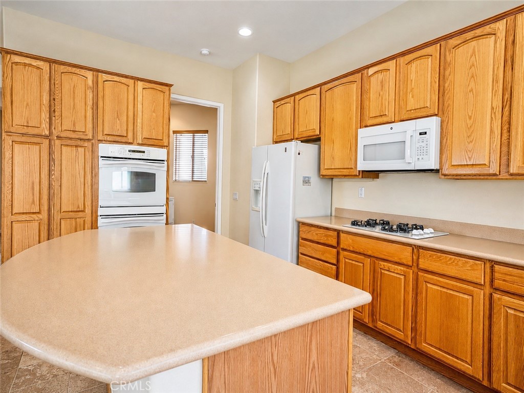 987 Avenal Property Photo 6