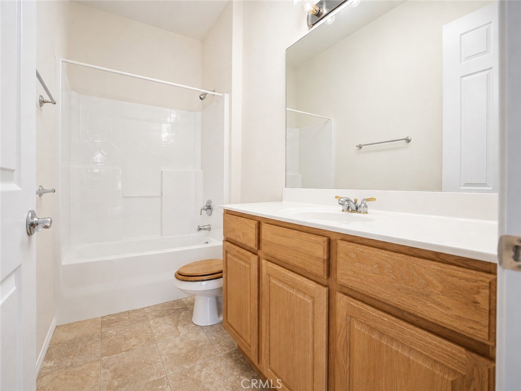987 Avenal Property Photo 20