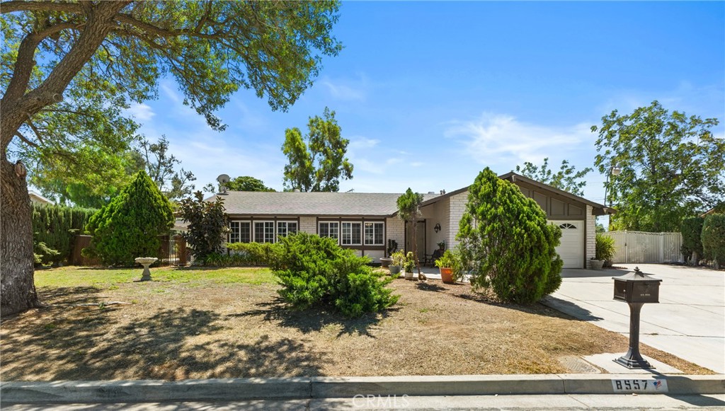 8557 Saddle Creek Drive Property Photo 1