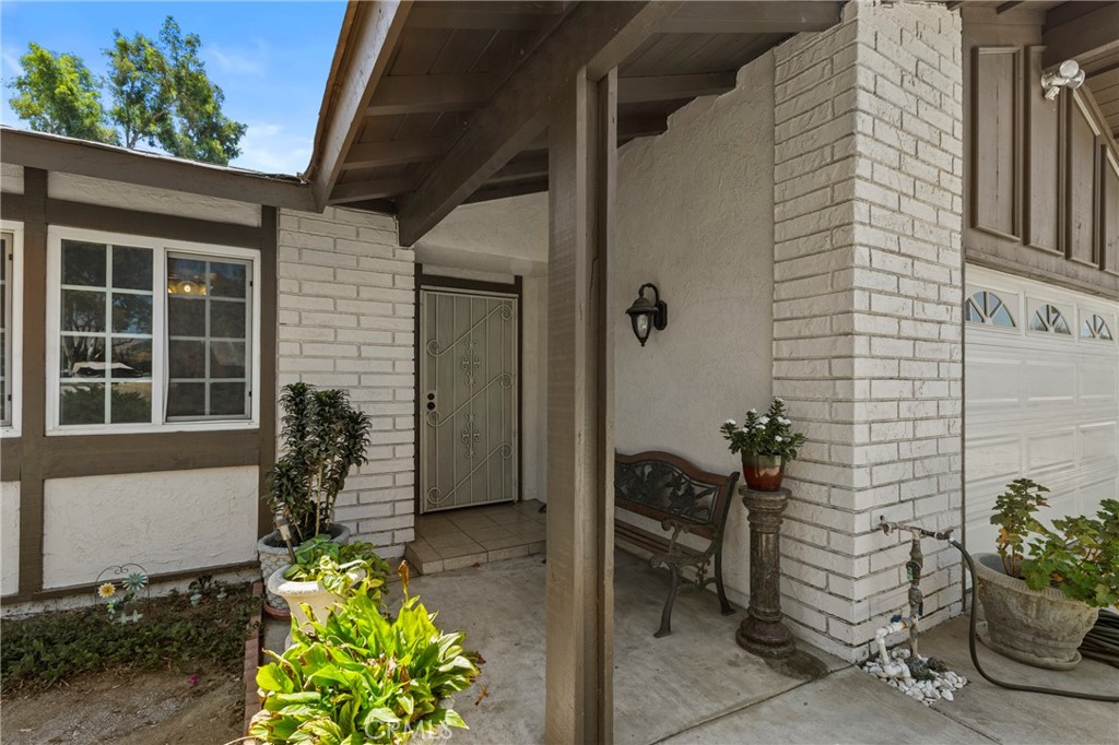 8557 Saddle Creek Drive Property Photo 5