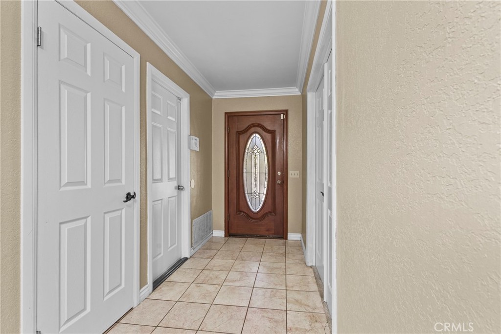 8557 Saddle Creek Drive Property Photo 6