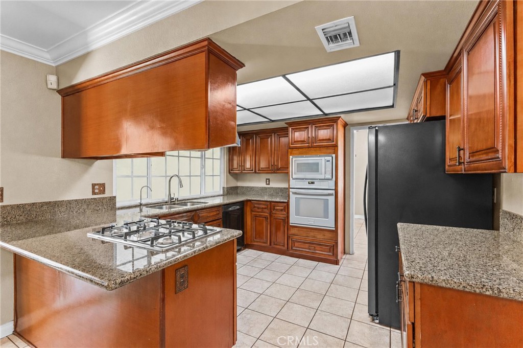 8557 Saddle Creek Drive Property Photo 12