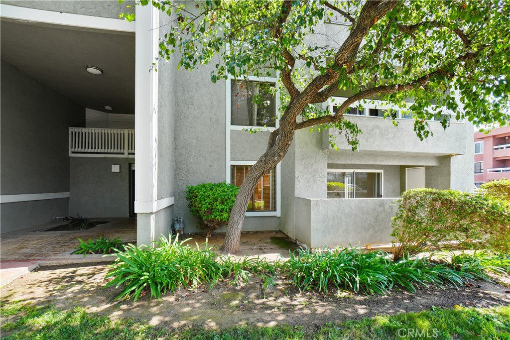 1040 E Washington 20 Property Photo 1