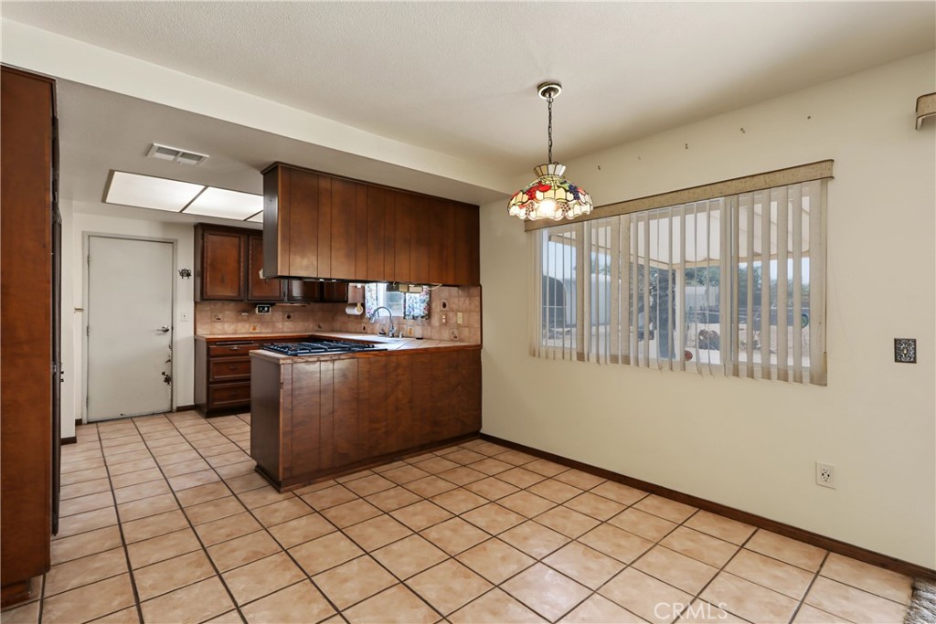 1631 Hackney Property Photo 8