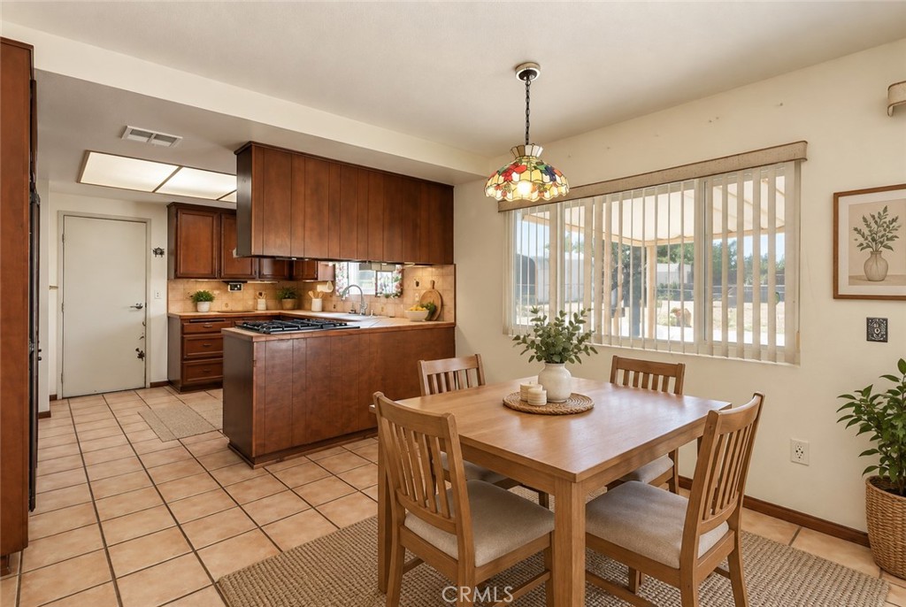1631 Hackney Property Photo 9