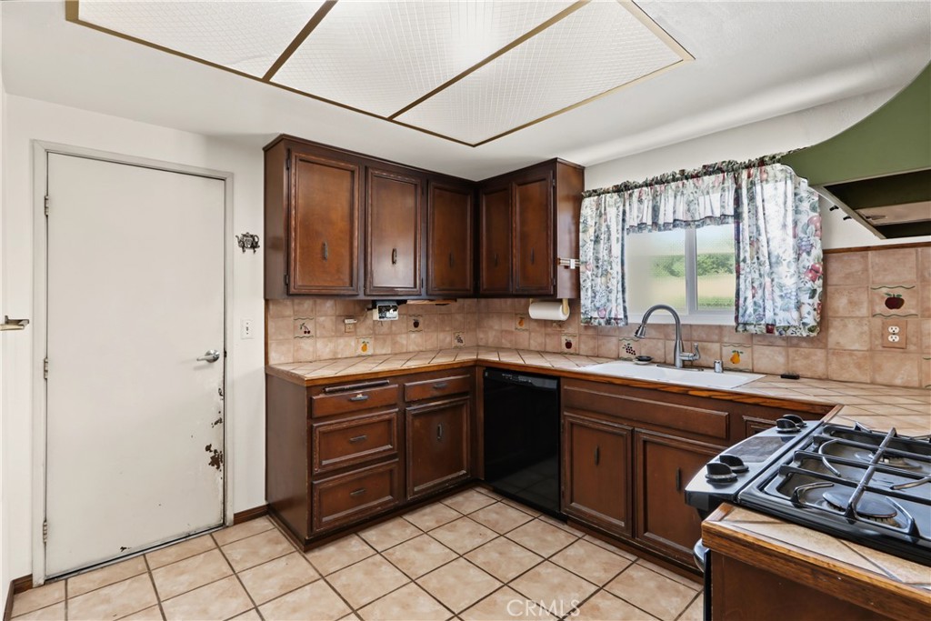 1631 Hackney Property Photo 10