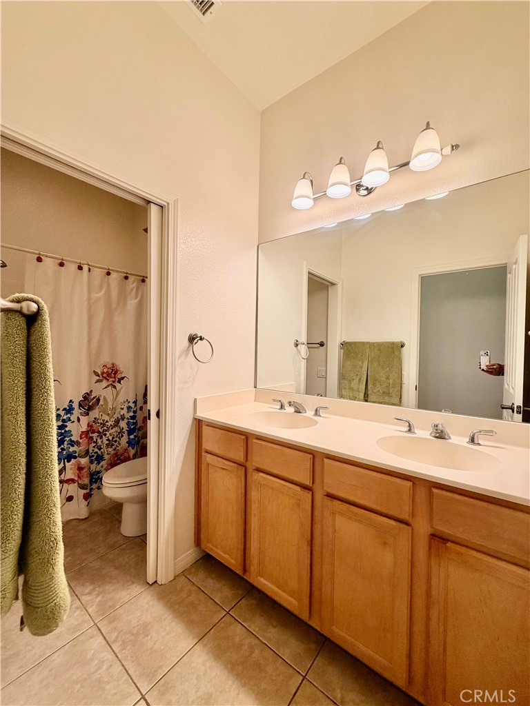 4892 Merlyn Street Property Photo 15