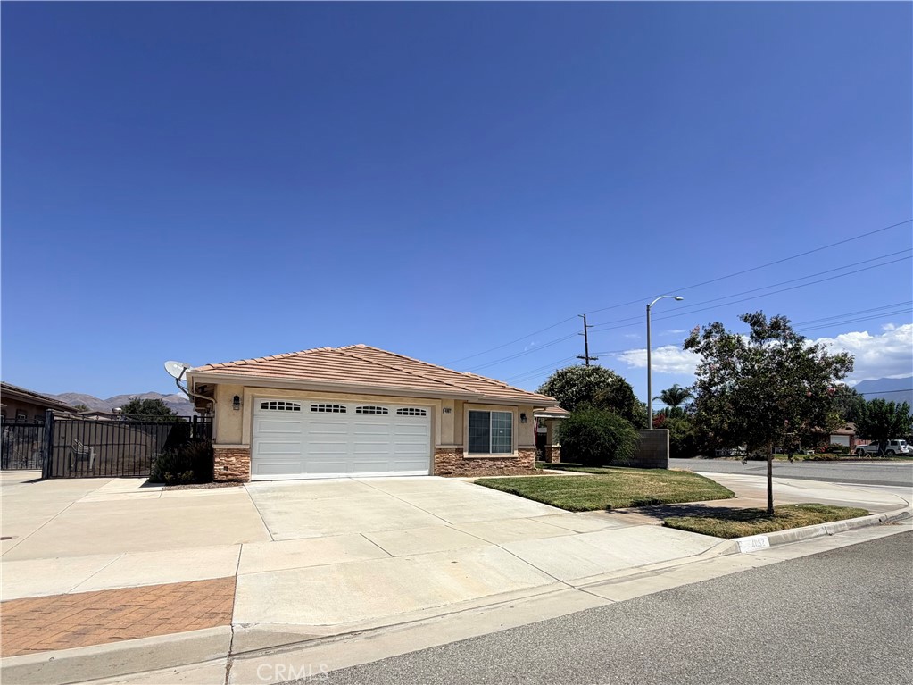 4892 Merlyn Street Property Photo 35