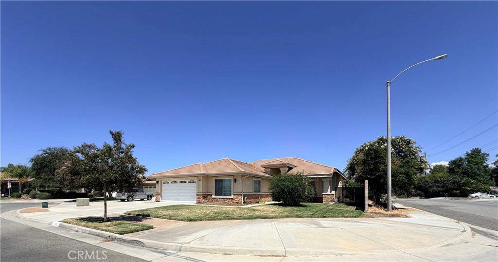 4892 Merlyn Street Property Photo 37
