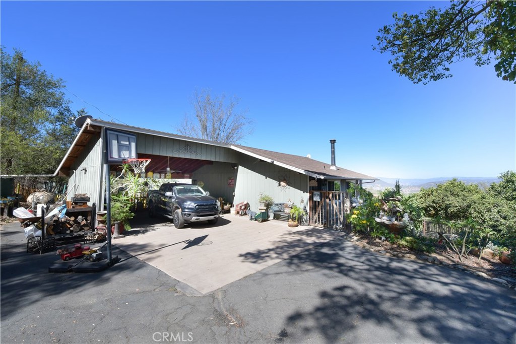 6051 Rainbow Heights Property Photo 5