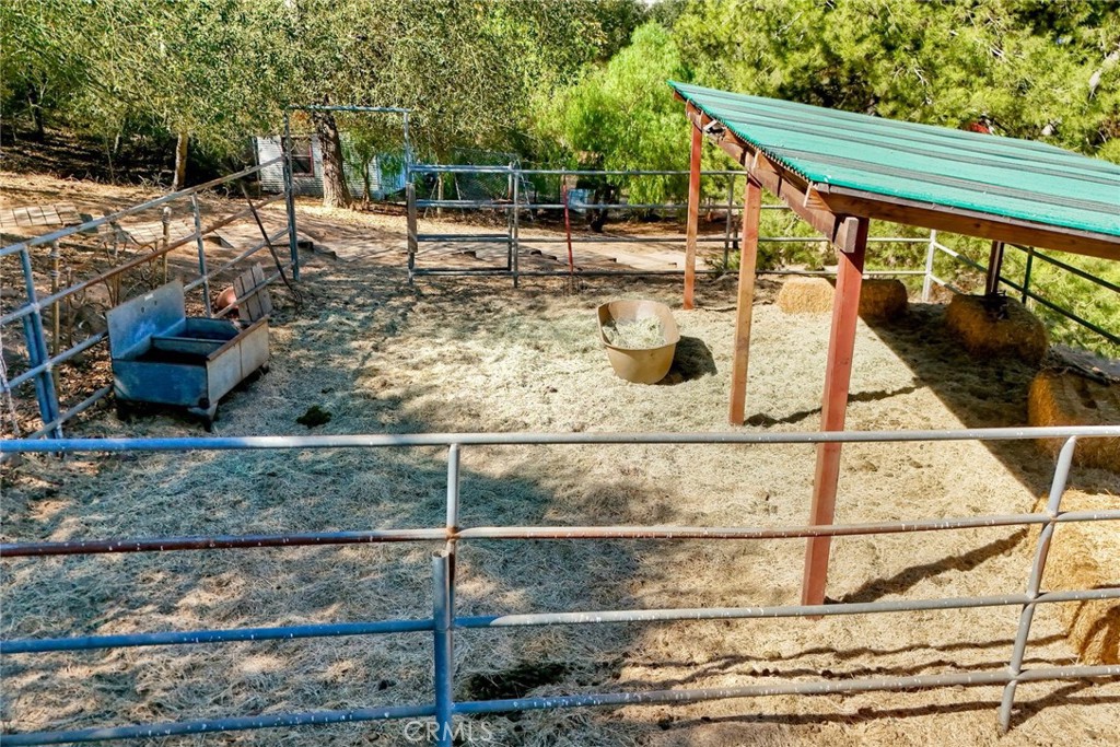 6051 Rainbow Heights Property Photo 8