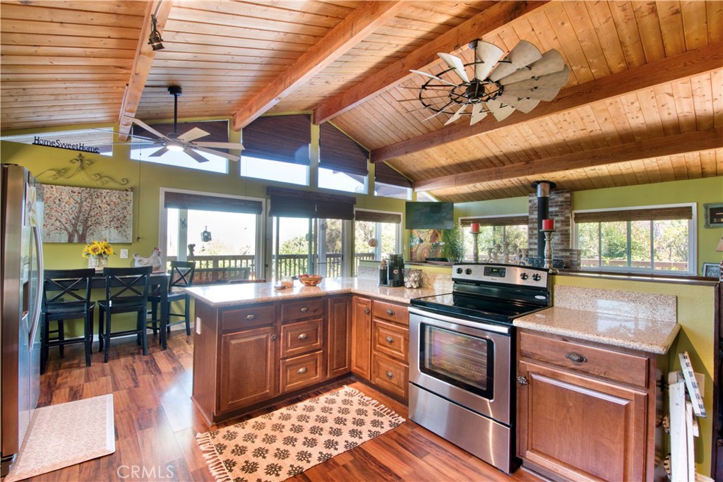 6051 Rainbow Heights Property Photo 23