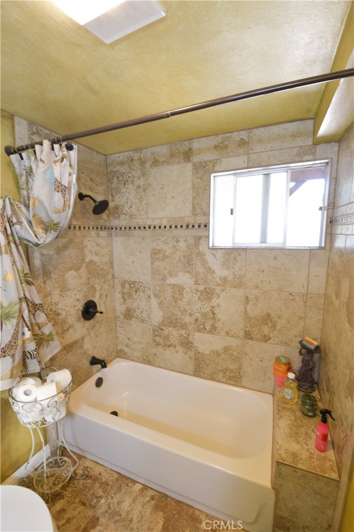 6051 Rainbow Heights Property Photo 28