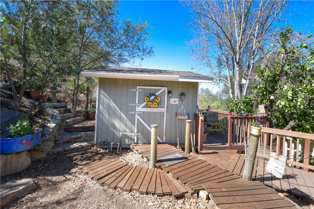 6051 Rainbow Heights Property Photo 42