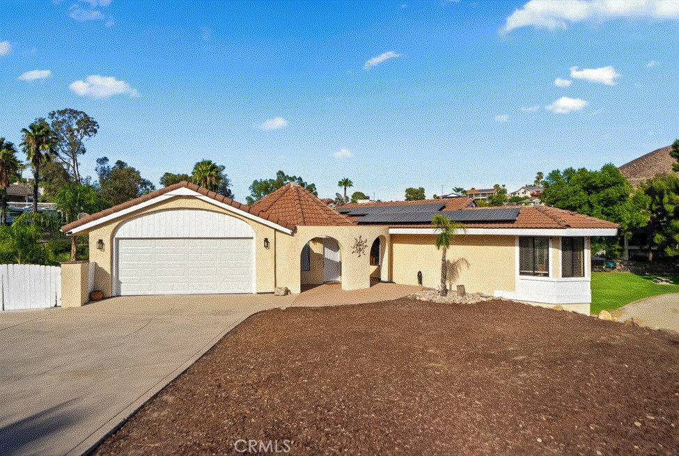 22032 W San Joaquin Drive Property Photo 2