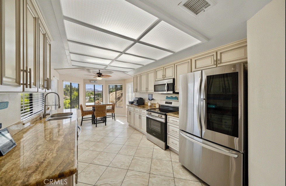 22032 W San Joaquin Drive Property Photo 14