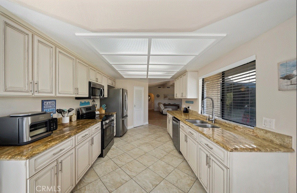 22032 W San Joaquin Drive Property Photo 15
