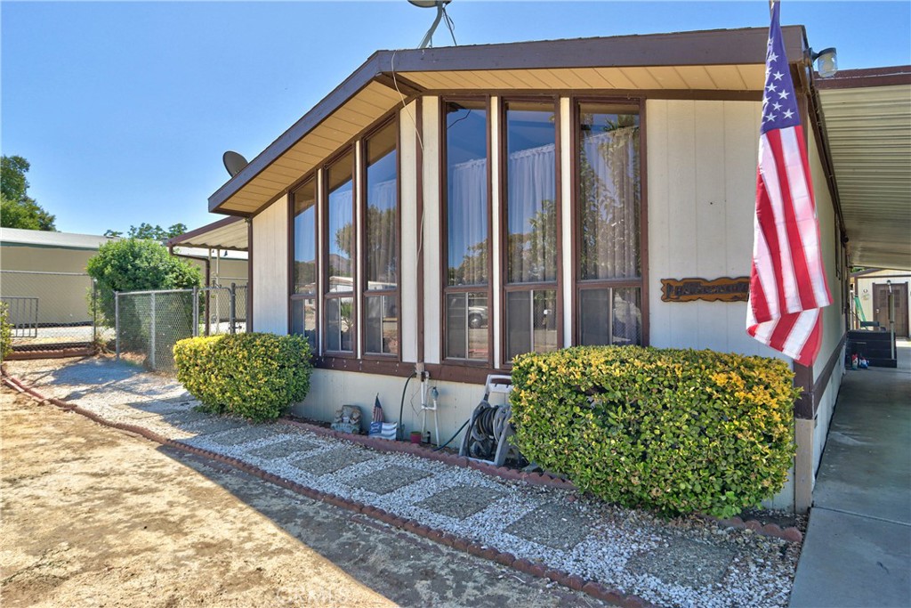 21869 Raynor Property Photo 3