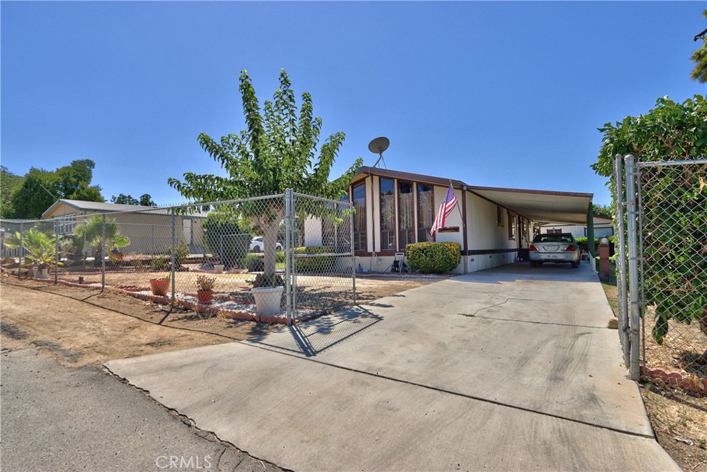 21869 Raynor Property Photo 5