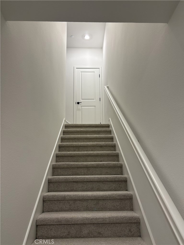 315 Honeysuckle Way Property Photo 5