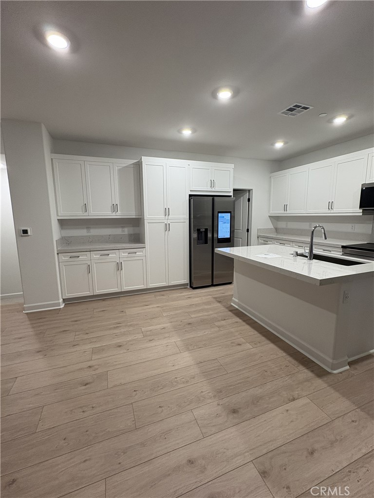 315 Honeysuckle Way Property Photo 6
