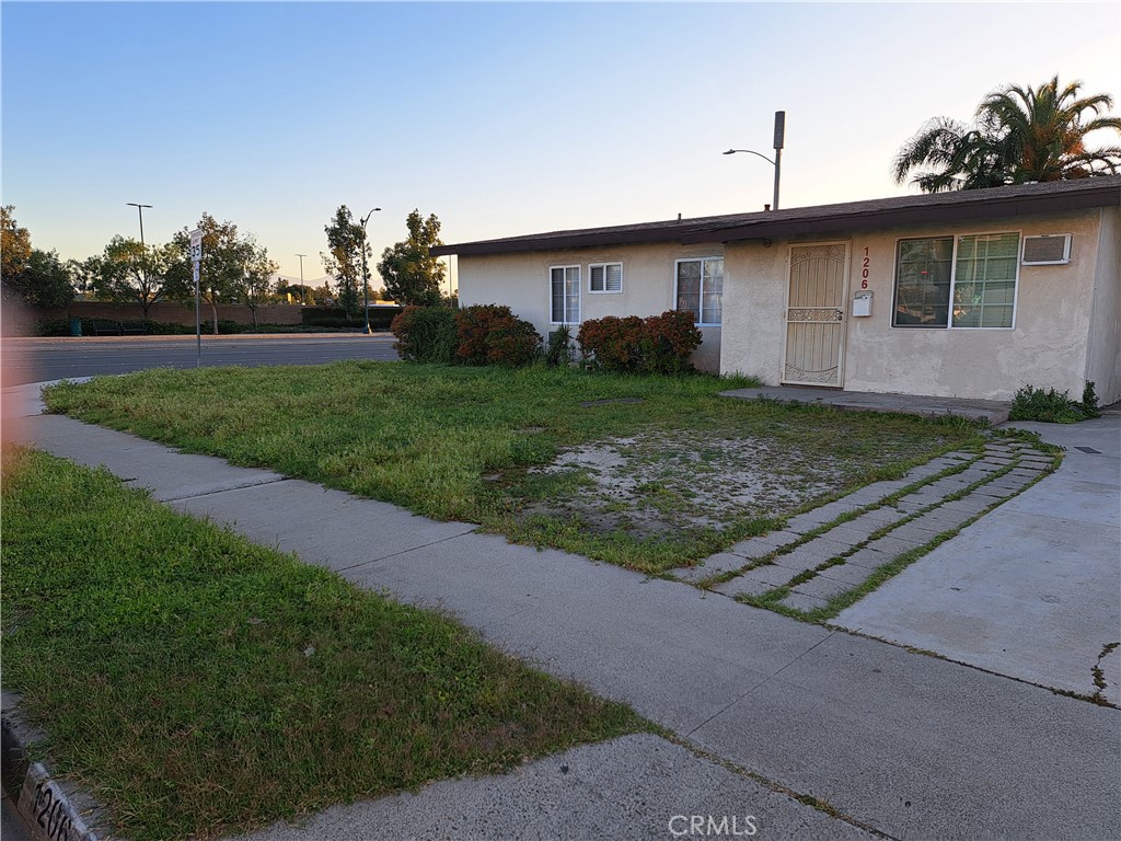 1206 S Palm Property Photo 1