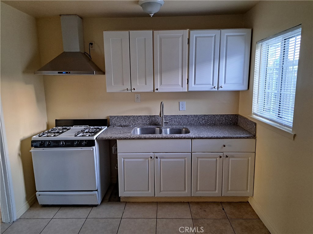 1206 S Palm Property Photo 3