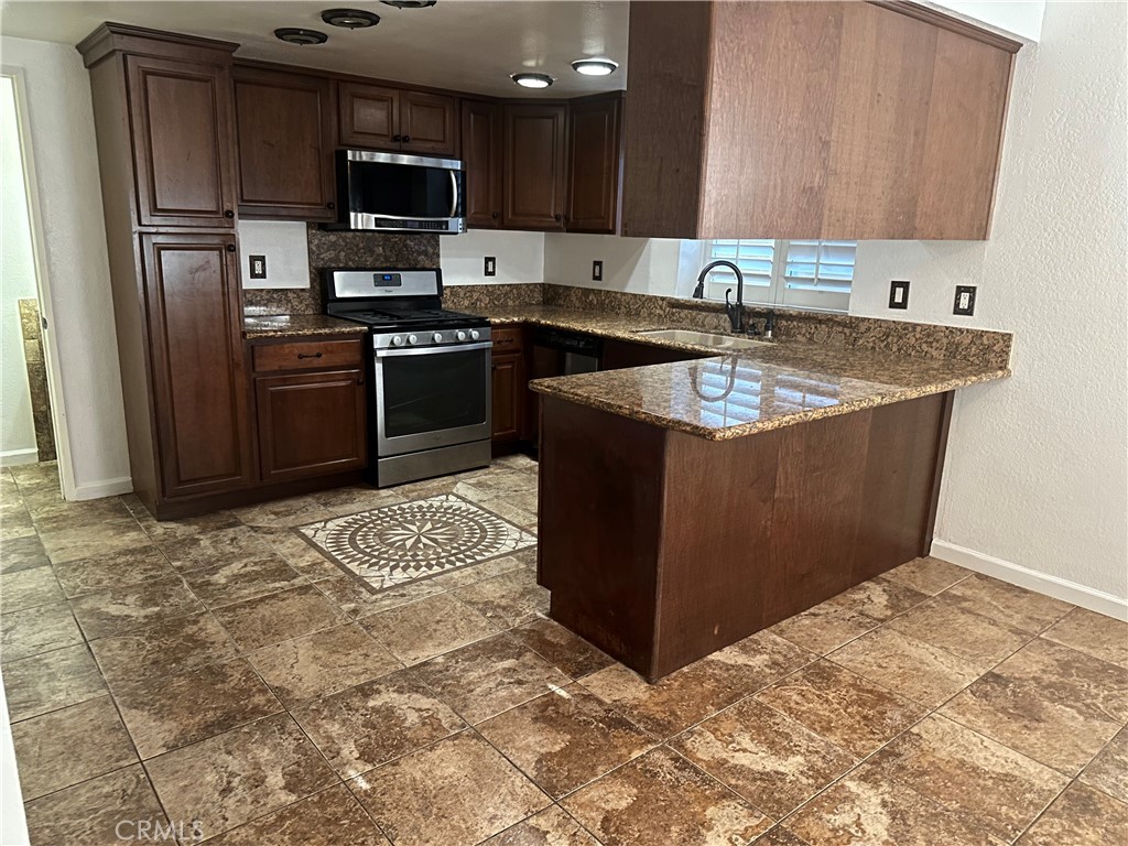 832 S Rexford Property Photo 18