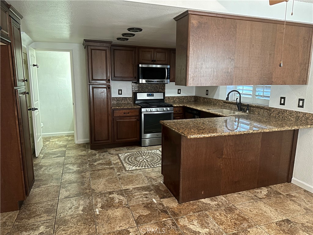 832 S Rexford Property Photo 19