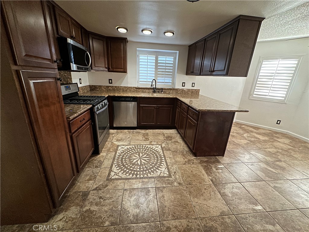 832 S Rexford Property Photo 23