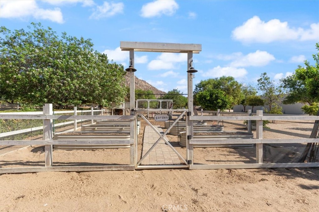 25210 California Property Photo 34