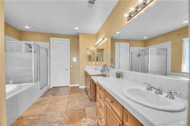19 Plaza Lucerna Property Photo 35