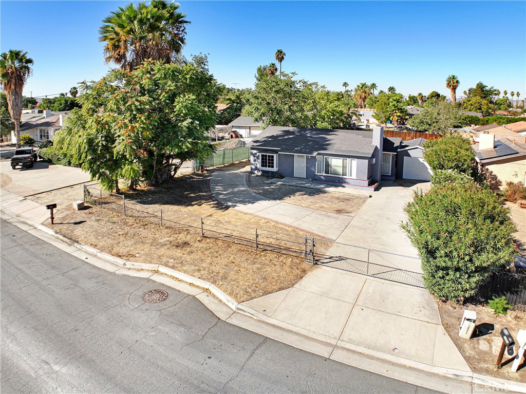 255 N Yale Property Photo 1