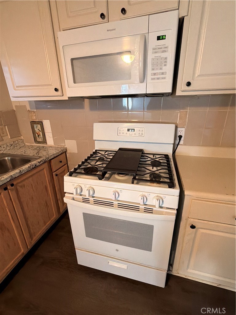 114 N Lewis Property Photo 2