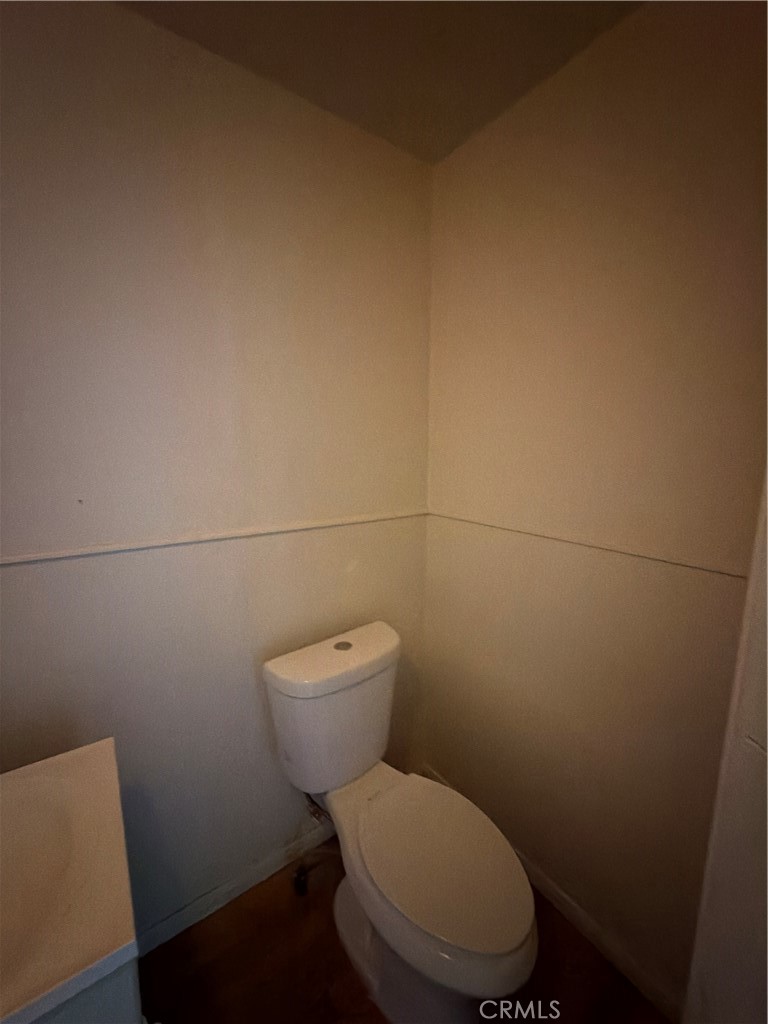 114 N Lewis Property Photo 6