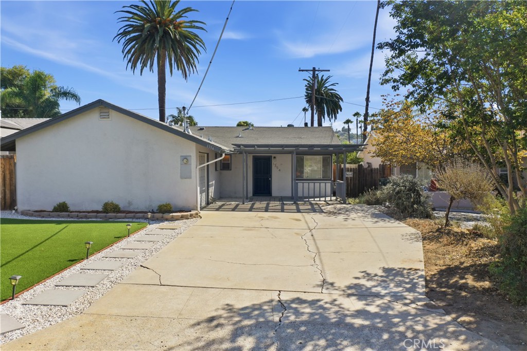 1354 S Maple Property Photo 1