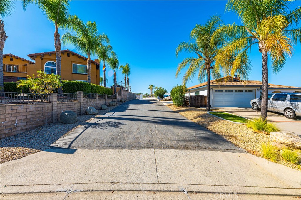 22475 Loch Lomond Drive Property Photo 3