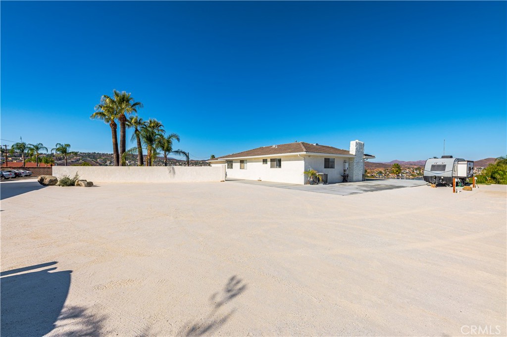 22475 Loch Lomond Drive Property Photo 4
