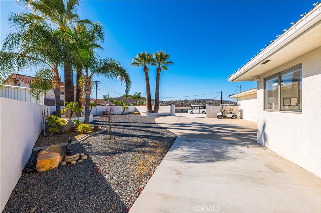 22475 Loch Lomond Drive Property Photo 13