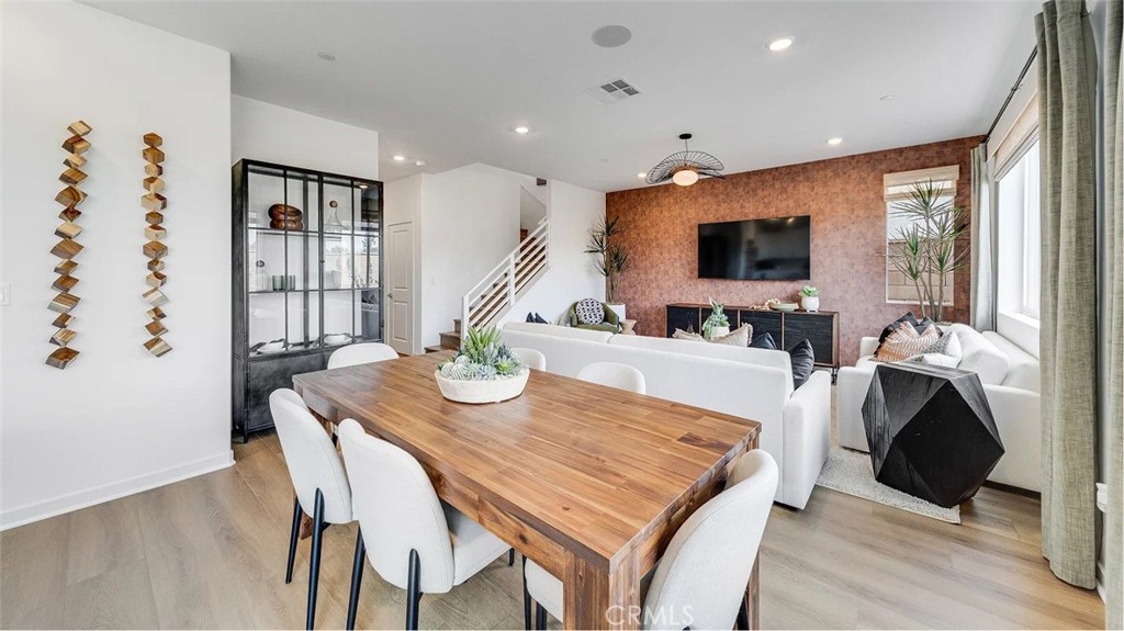 3263 Floral Paseo Property Photo 3