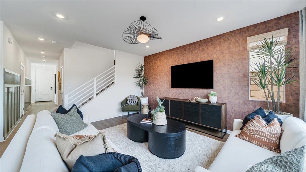 3263 Floral Paseo Property Photo 4