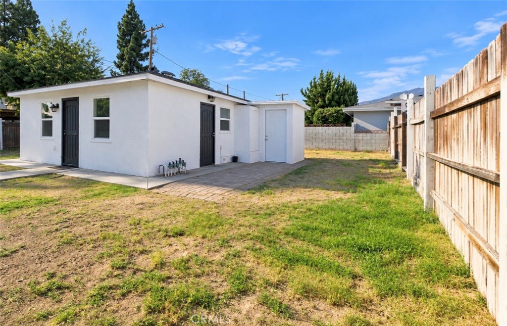 464 W 34th Street Property Photo 8