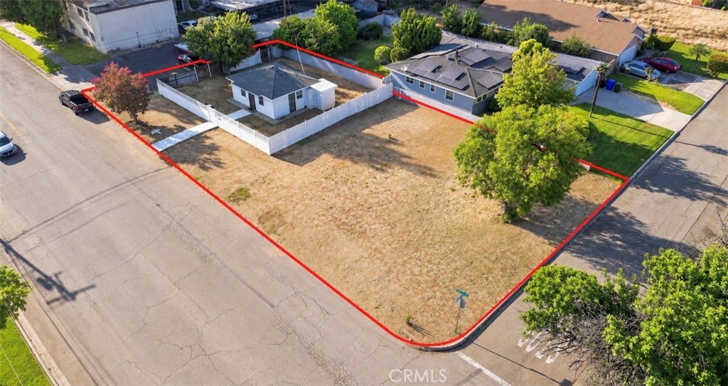 464 W 34th Street Property Photo 10