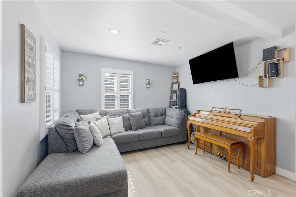 1252 D Property Photo 4