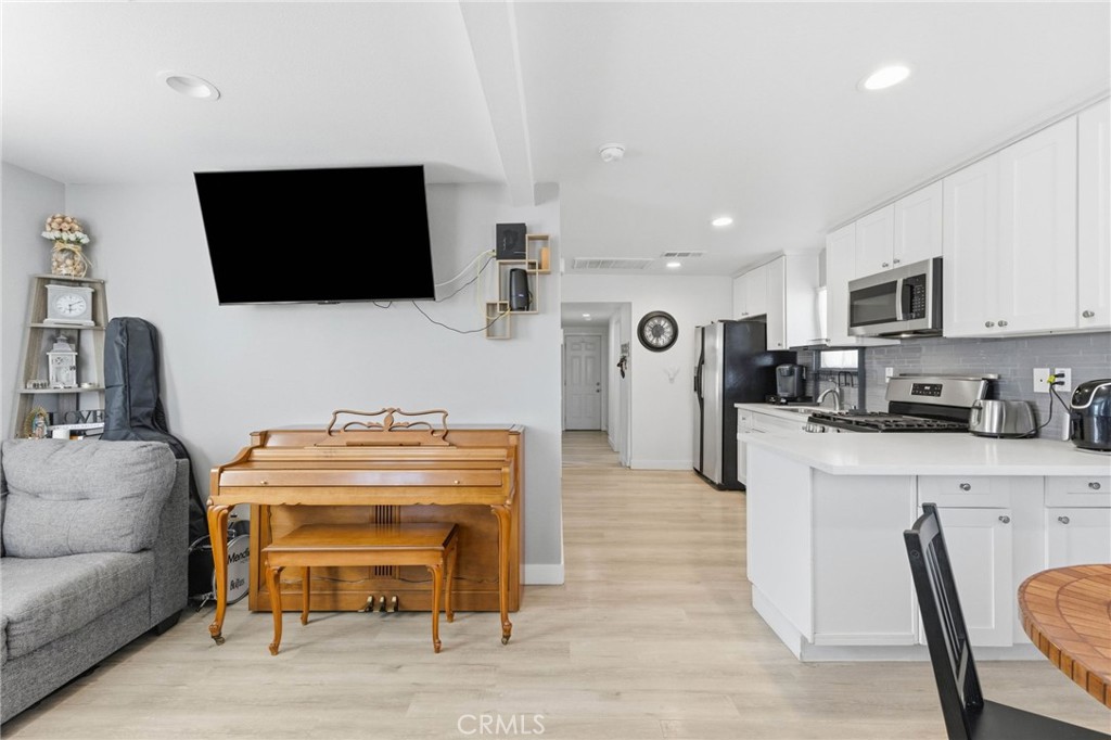 1252 D Property Photo 5