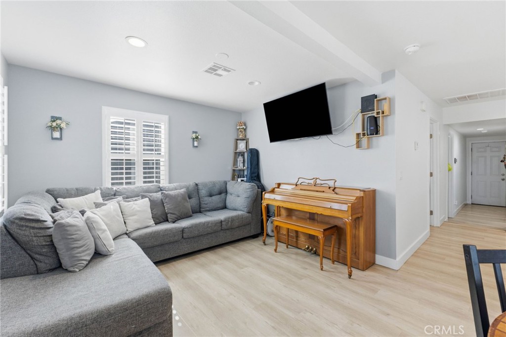 1252 D Property Photo 6