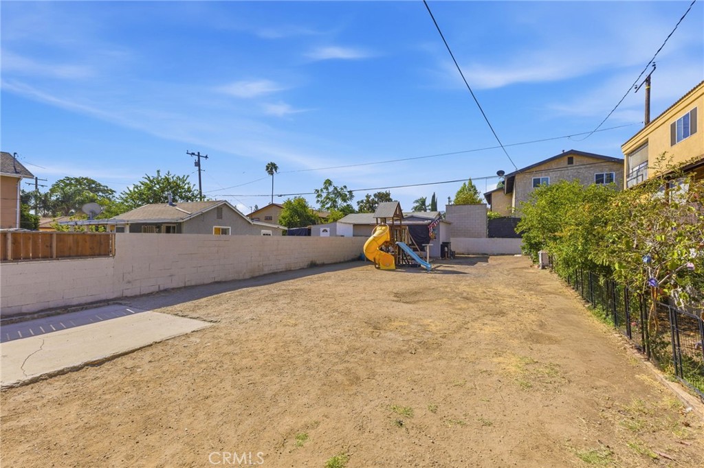 1252 D Property Photo 22