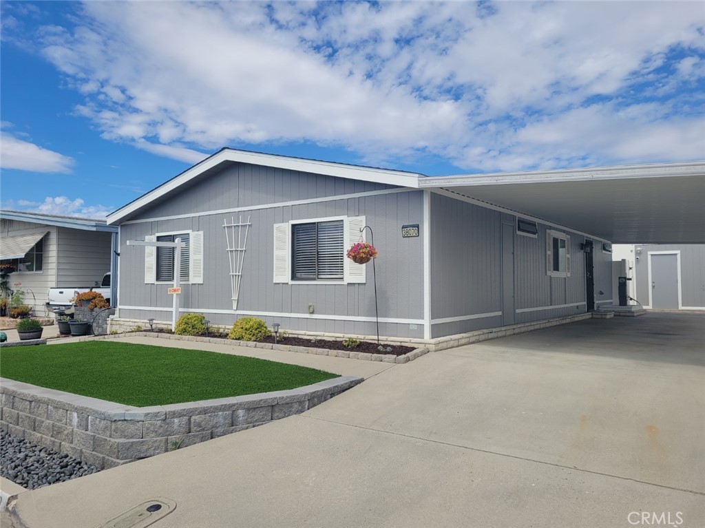 38070 Via La Colina Property Photo 1