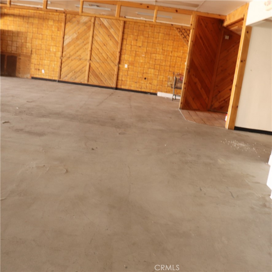 410 E Main Property Photo 11