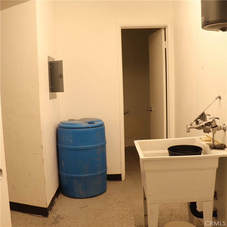 410 E Main Property Photo 16